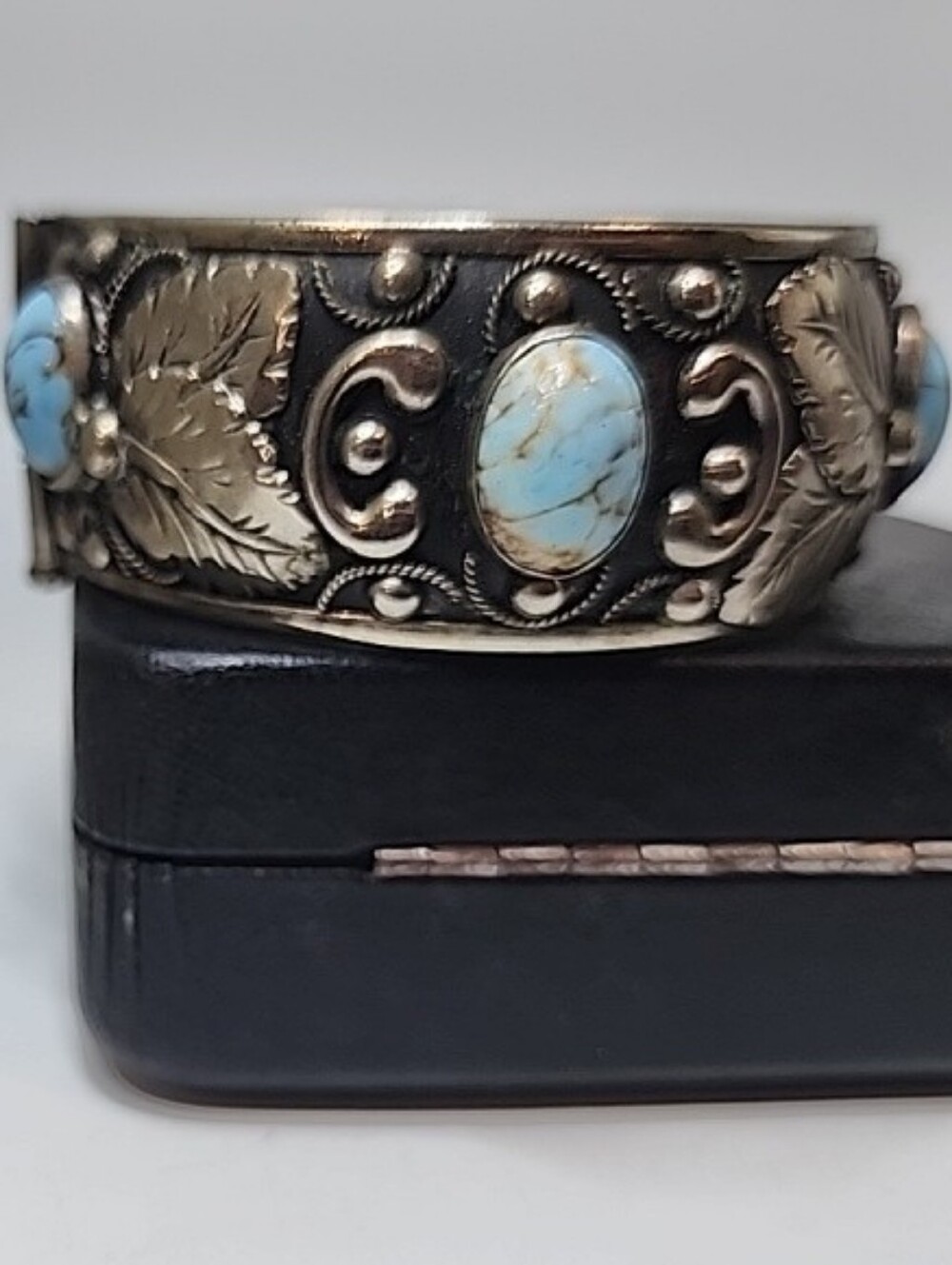 Vintage Cuff Bracelet W/Turquoise Cabochons & Silver Embossed Leafs - Picture 4 of 10